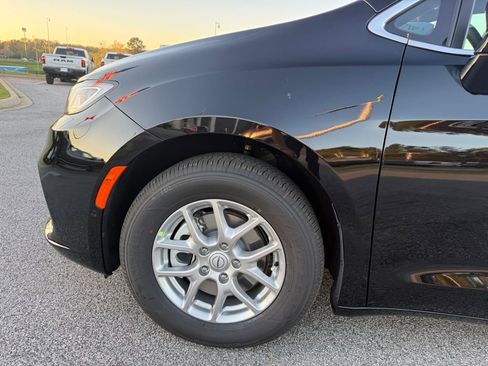 New 2026 Chrysler Pacifica Select image 27