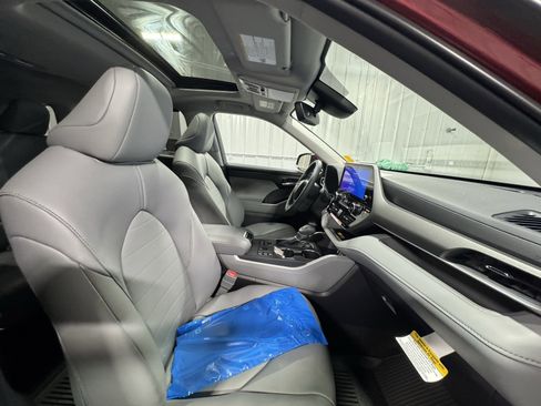 New 2026 Toyota Highlander XLE image 22