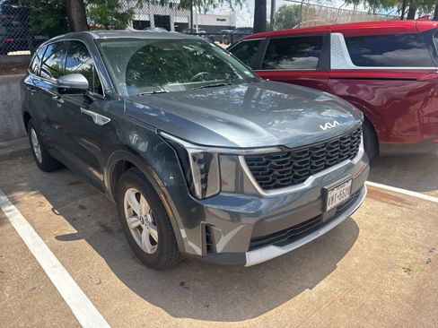 Used 2024 Kia Sorento LX FWD image 3