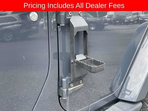 Used 2017 Jeep Wrangler Unlimited Sahara w/ Max Tow Package AWD/4WD image 13