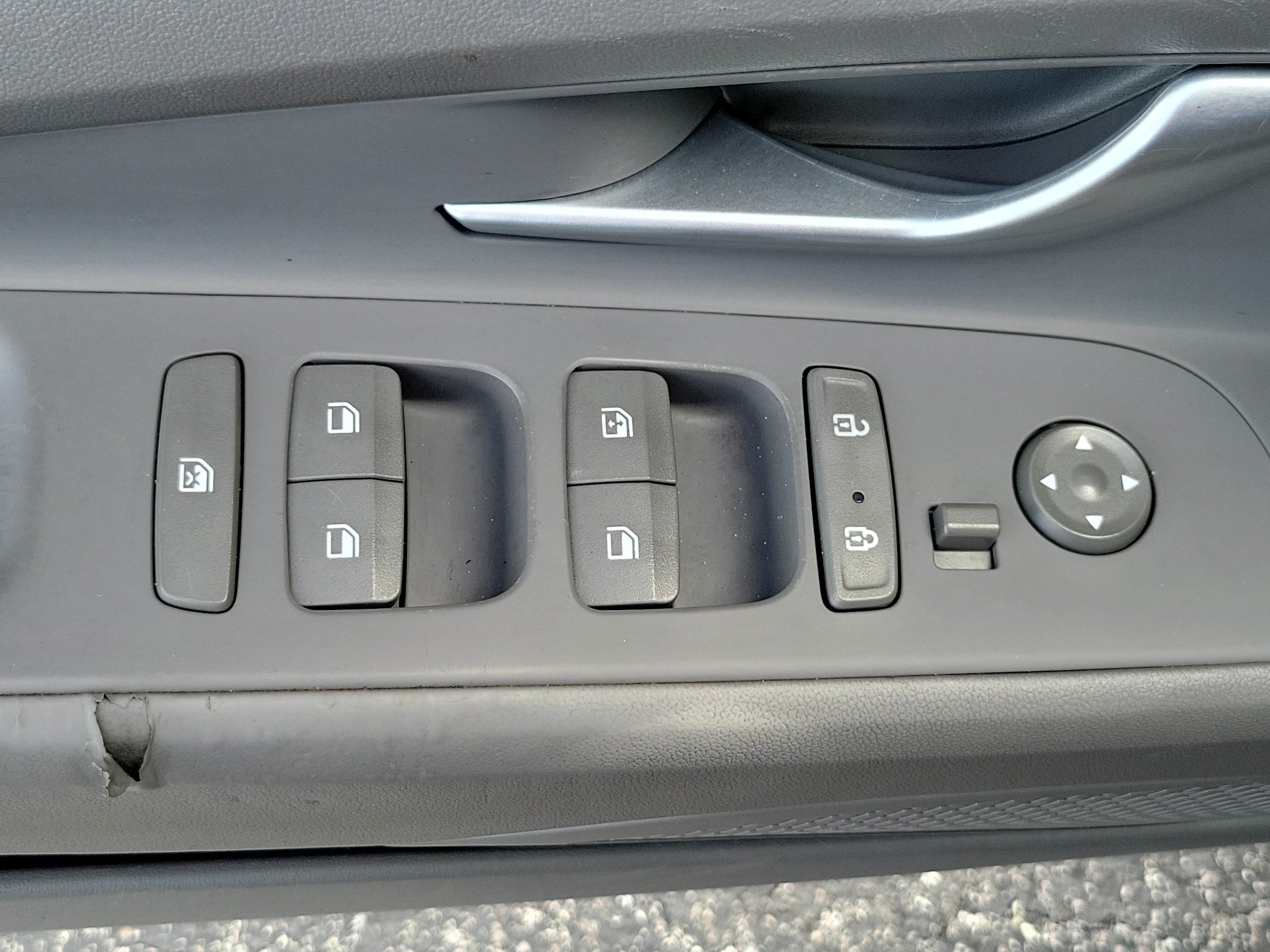Used 2023 Hyundai Elantra SEL FWD image 23