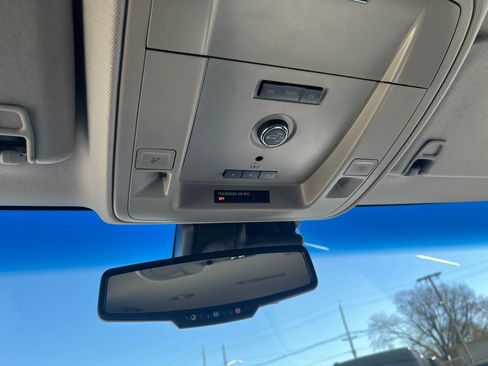 Used 2017 Chevrolet Suburban LT image 26