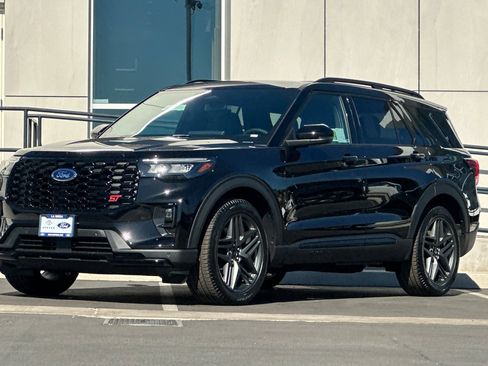 New 2026 Ford Explorer ST w/ Sun And Sound Package image 7