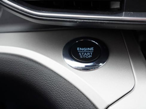 Certified 2022 Ford Explorer XLT w/ Equipment Group 202A image 34