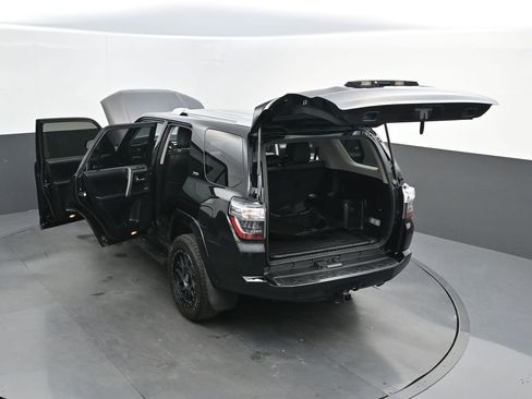 Used 2017 Toyota 4Runner SR5 AWD/4WD image 46
