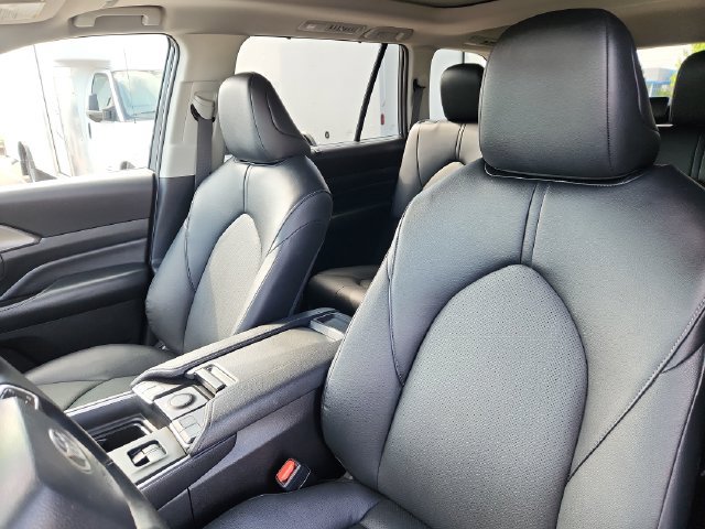 Used 2025 Toyota Grand Highlander FWD image 21