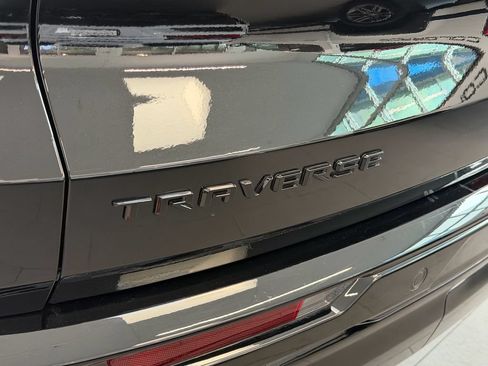 Used 2024 Chevrolet Traverse RS FWD image 13