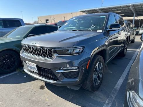 Used 2022 Jeep Grand Cherokee Limited 4xe image 3