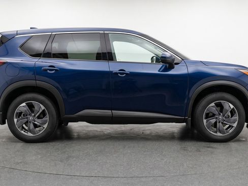 Used 2025 Nissan Rogue SV FWD image 11