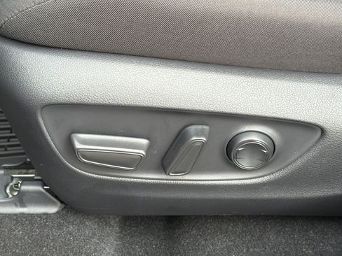 Used 2025 Toyota RAV4 XLE FWD image 17