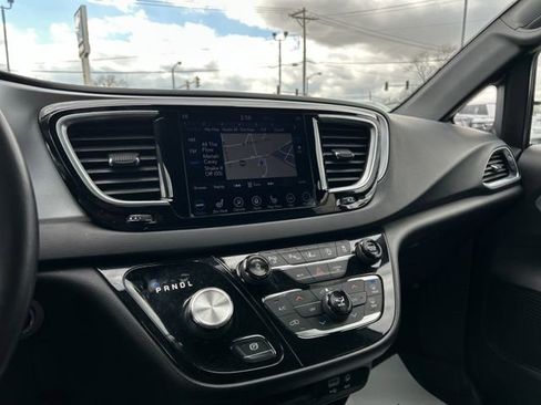 Used 2018 Chrysler Pacifica Touring-L w/ Advanced Safetytec Group FWD image 32