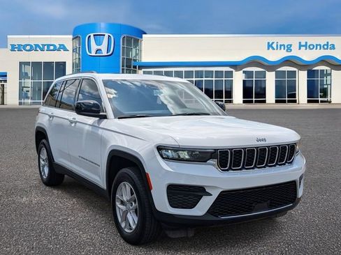 Used 2025 Jeep Grand Cherokee Laredo X w/ Luxury Tech Group I RWD image 3