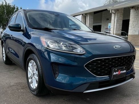Used 2020 Ford Escape SE image 3
