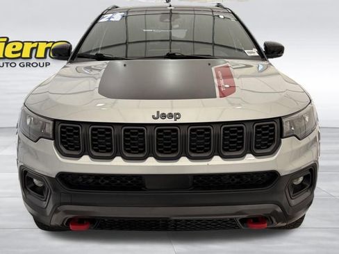 Used 2025 Jeep Compass Trailhawk AWD/4WD image 8