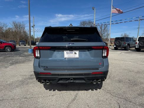 Used 2025 Ford Explorer ST image 4