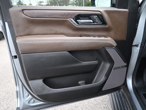 Used 2025 GMC Yukon Denali Ultimate image 18