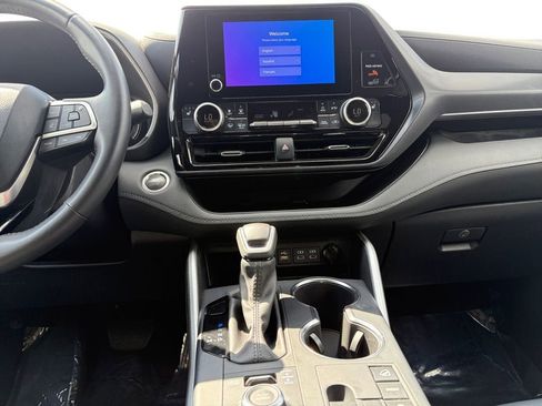 Used 2025 Toyota Highlander XSE AWD/4WD image 15