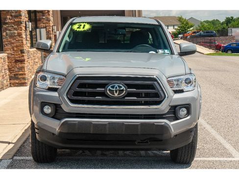 Used 2021 Toyota Tacoma SR5 w/ Blackout Package (TMS) AWD/4WD image 8