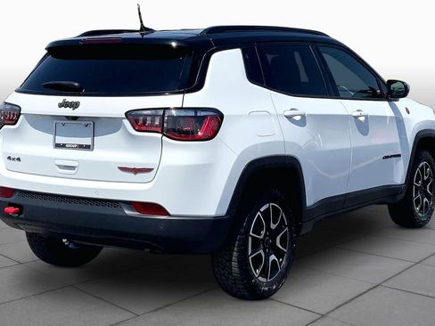 Used 2025 Jeep Compass Trailhawk AWD/4WD image 13