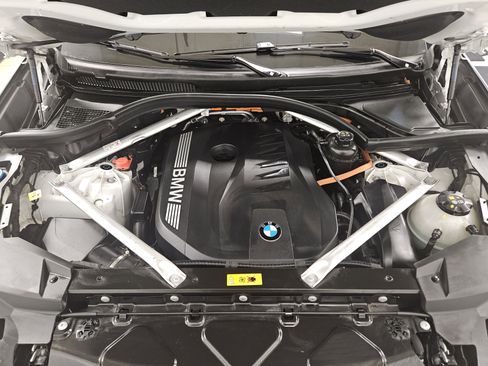 Used 2025 BMW X5 xDrive50e image 48