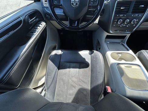 Used 2020 Dodge Grand Caravan SXT FWD image 14