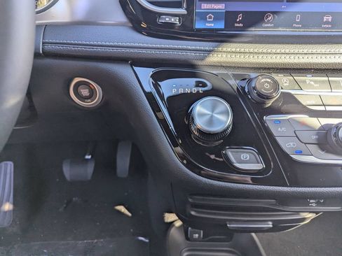 New 2026 Chrysler Pacifica Select FWD image 17