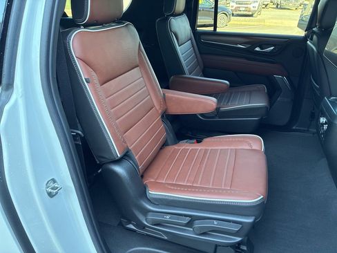 Used 2024 GMC Yukon XL Denali Ultimate AWD/4WD image 34