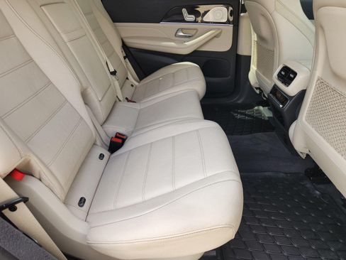 Used 2020 Mercedes-Benz GLS 450 4MATIC image 32