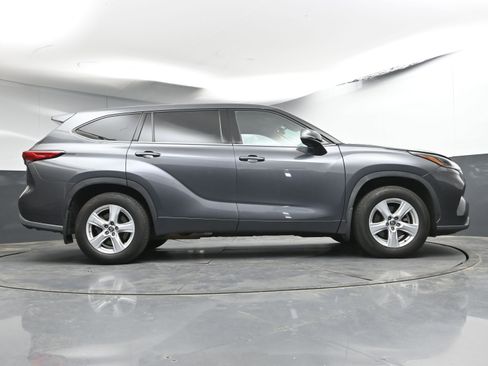 Used 2020 Toyota Highlander LE image 26