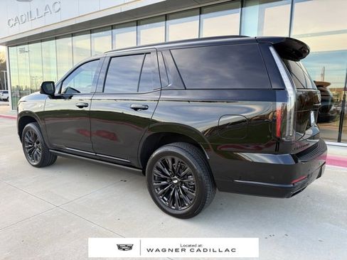 Used 2025 Cadillac Escalade Sport w/ LPO, ONYX Package image 4