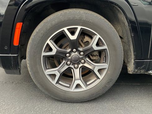 Used 2023 Jeep Wagoneer Series III w/ Preferred Equipment Group image 30