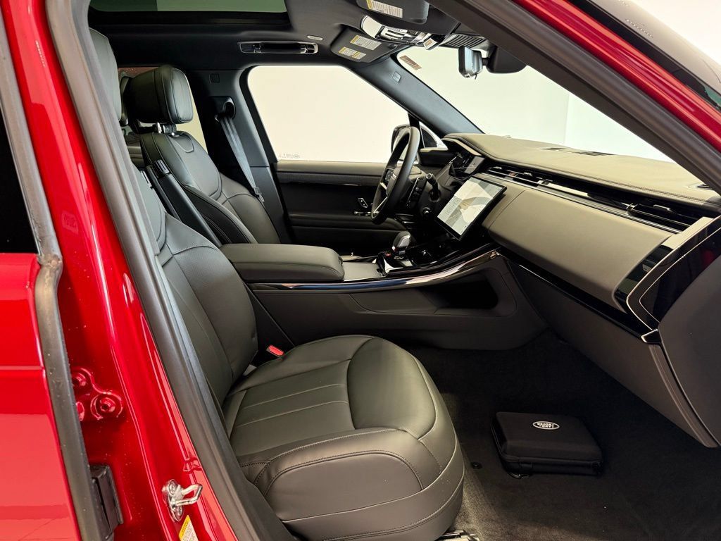 New 2025 Land Rover Range Rover Sport Dynamic SE AWD/4WD image 15