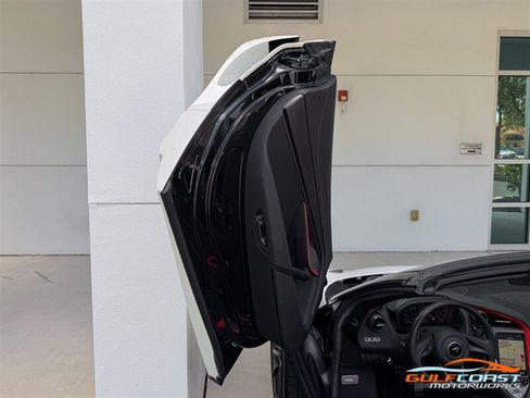 Used 2021 McLaren 720S Performance RWD image 25
