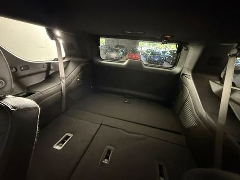 Used 2024 GMC Yukon Denali w/ Advanced Technology Package AWD/4WD image 33