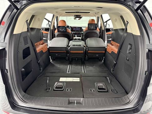 Used 2023 Kia Carnival SX Prestige image 39