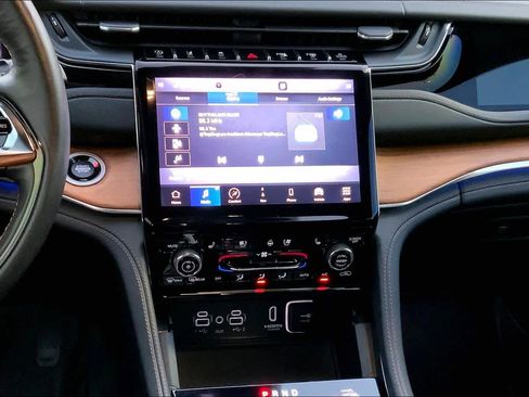 Used 2023 Jeep Grand Cherokee Summit image 7