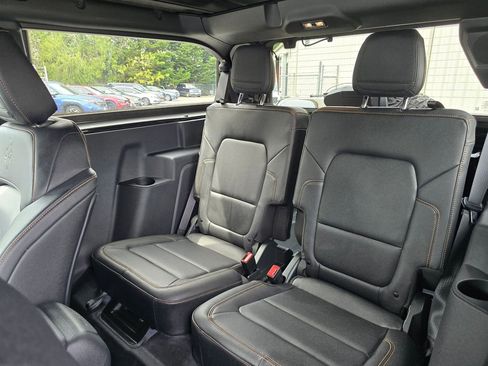 Used 2023 Ford Bronco Badlands w/ Sasquatch Package AWD/4WD image 11