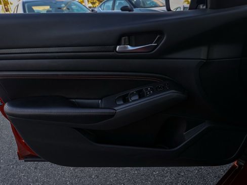 Used 2022 Nissan Altima 2.5 SR image 22