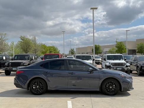 Used 2026 Toyota Camry SE w/ Convenience Package FWD image 4
