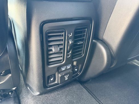 Used 2025 Dodge Durango GT AWD/4WD image 12
