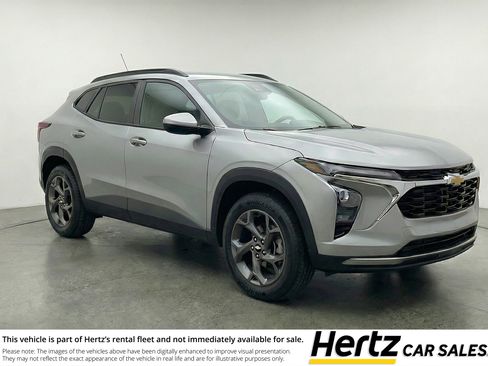 Used 2025 Chevrolet Trax LT image 1