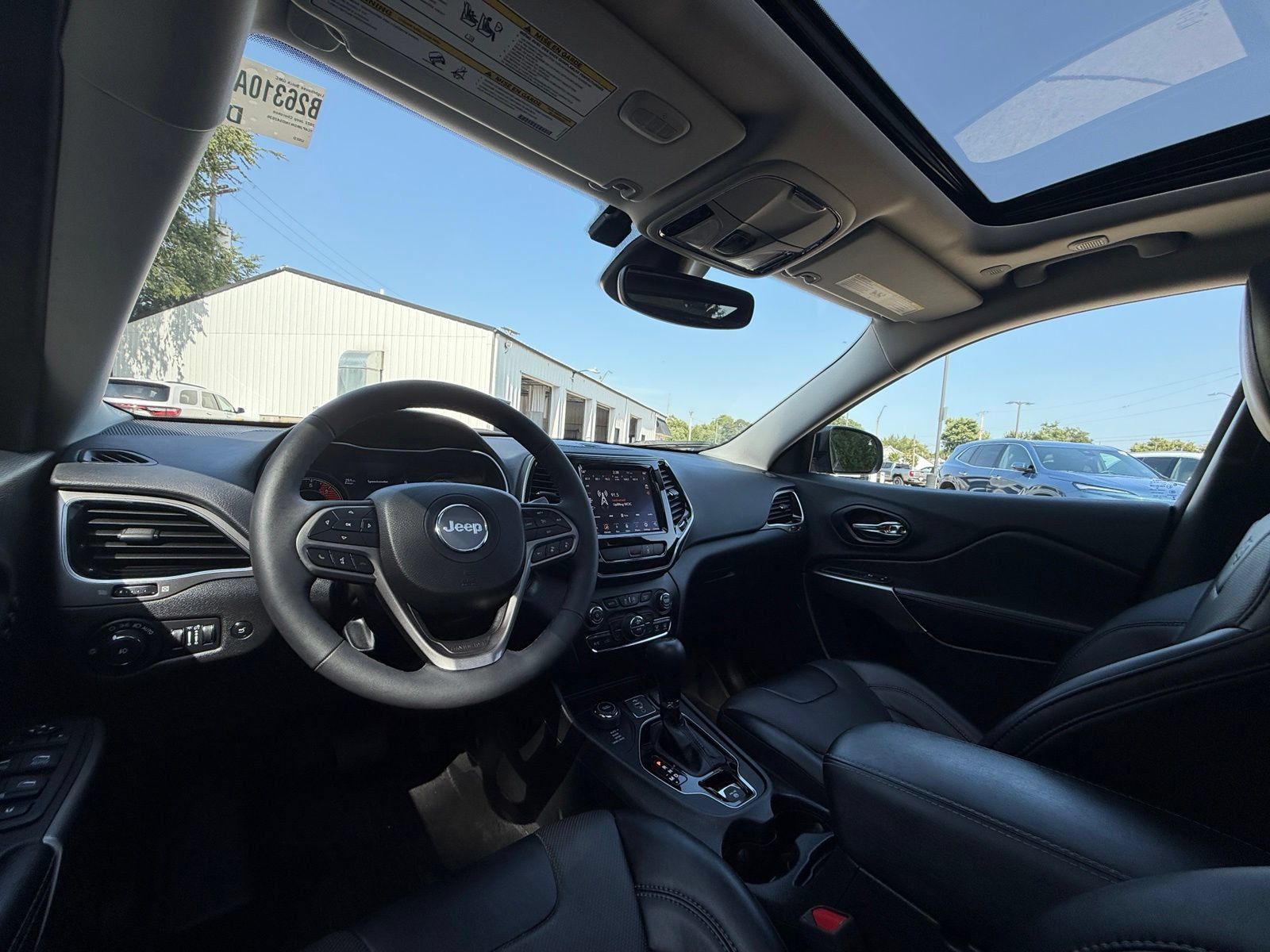 Used 2022 Jeep Cherokee Limited w/ Elite Package AWD/4WD image 17