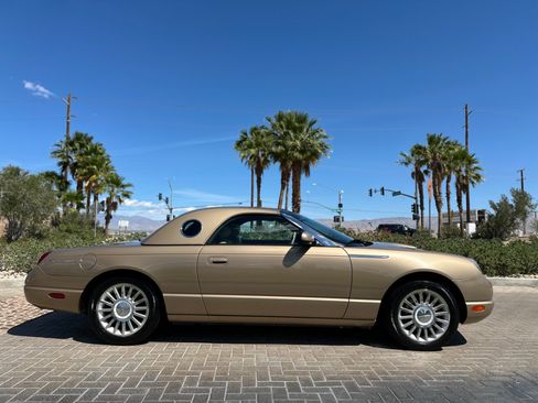 Used 2005 Ford Thunderbird Deluxe RWD image 29