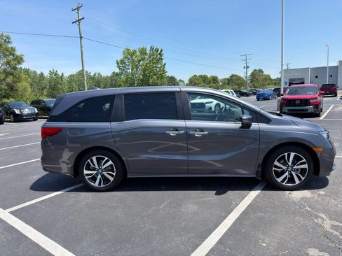 Used 2024 Honda Odyssey Touring image 7