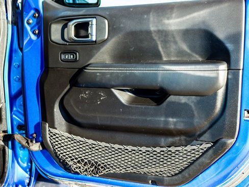 Used 2022 Jeep Wrangler Unlimited Sahara image 19