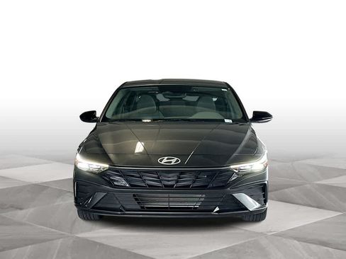 Used 2025 Hyundai Elantra Sport FWD image 3