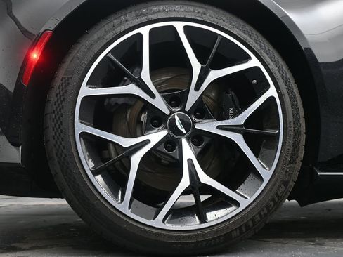 Used 2019 Aston Martin V8 Vantage Coupe RWD image 10