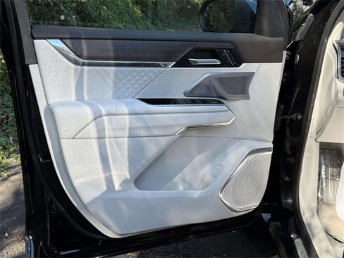 Certified 2024 GMC Acadia Denali w/ Super Cruise Package image 8