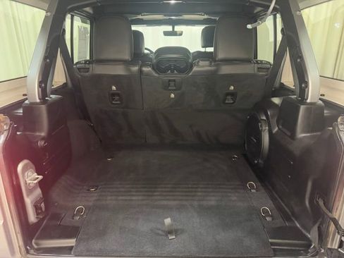 Used 2018 Jeep Wrangler Unlimited Sahara image 30