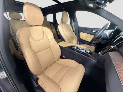 Certified 2023 Volvo XC60 B5 Ultimate w/ Protection Package Premier FWD image 29